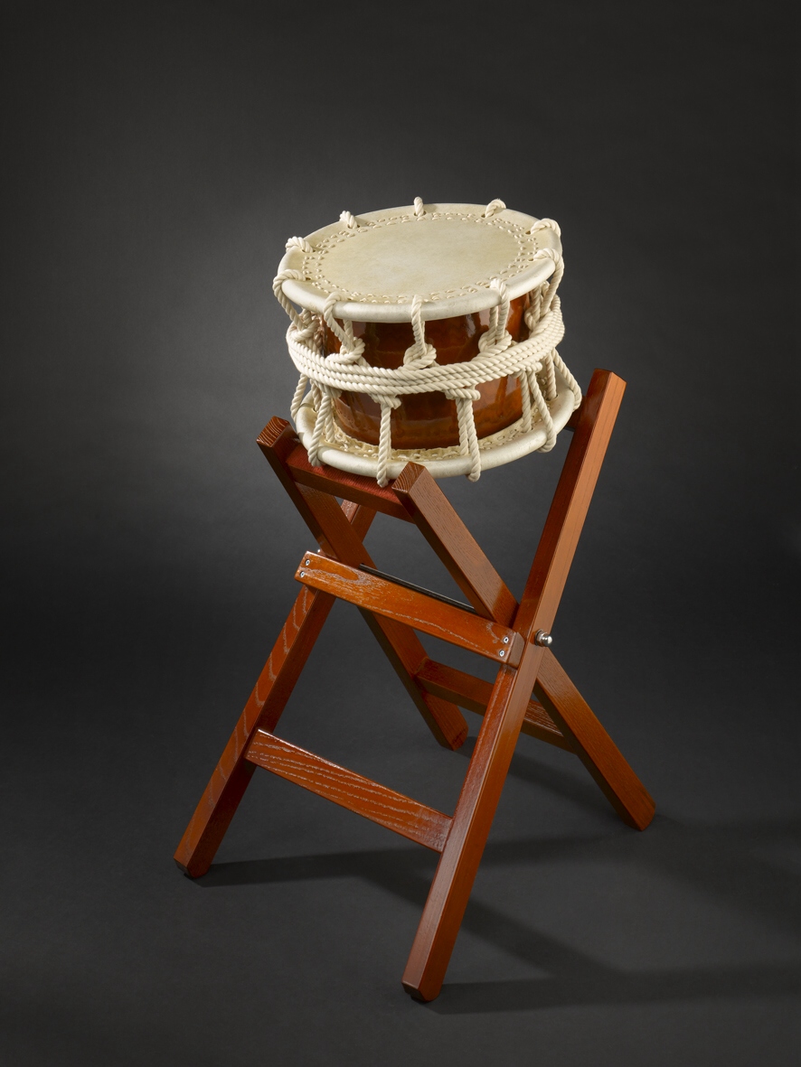 ShimeDaiko with wooden-stand