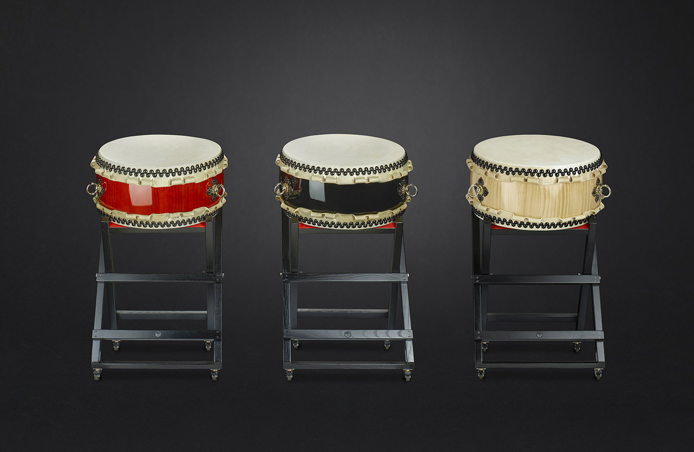 Hira-Daiko drums high-quality 48cm/h:25cm  (red-brown, shiny-black & nature)  with X-stand high  (695/195)