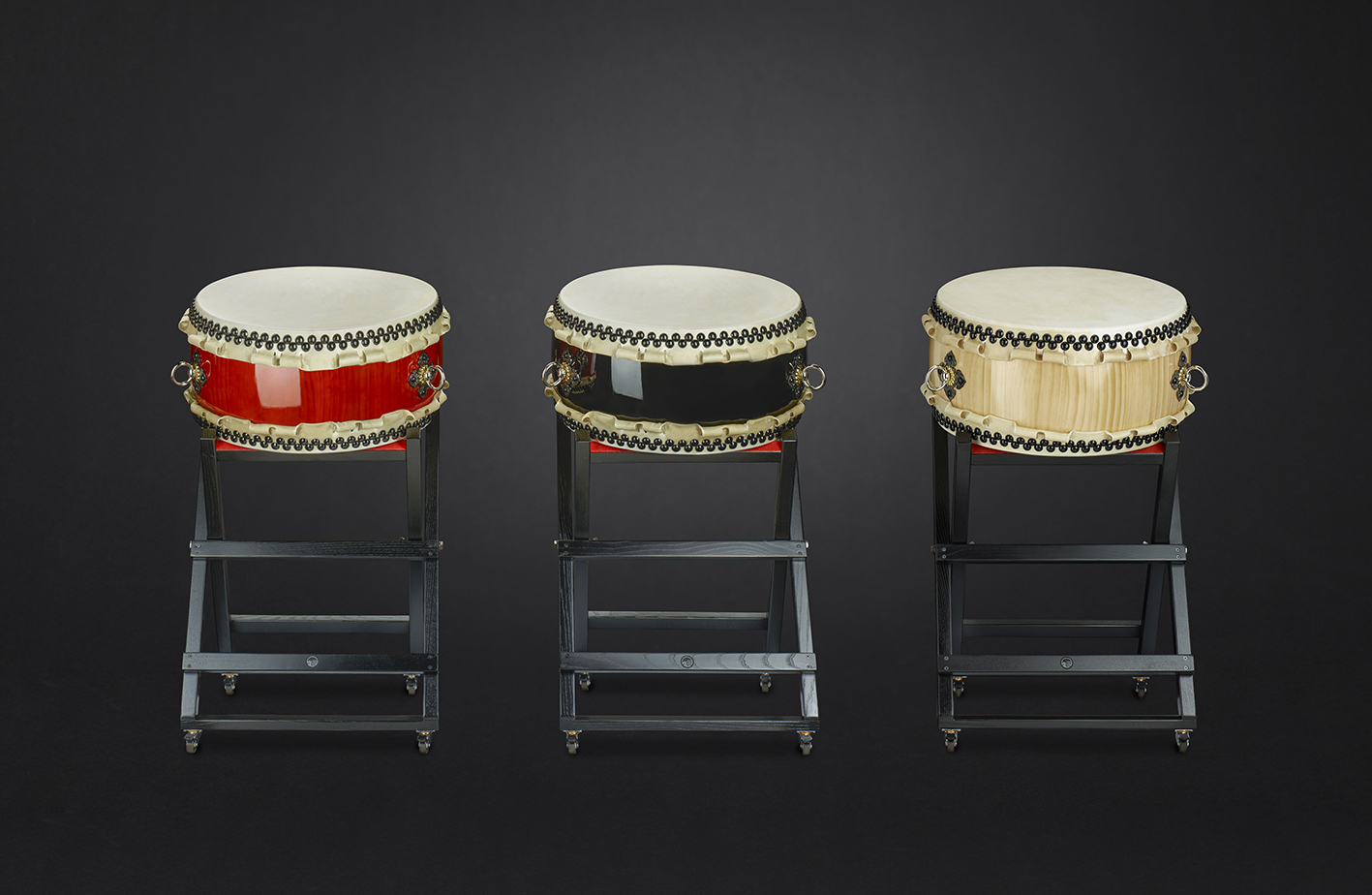 Hira-Daiko drums hq. 48cm/h:25cm  (red-brown, shiny-black & nature)  with X-stand high  (699/195)