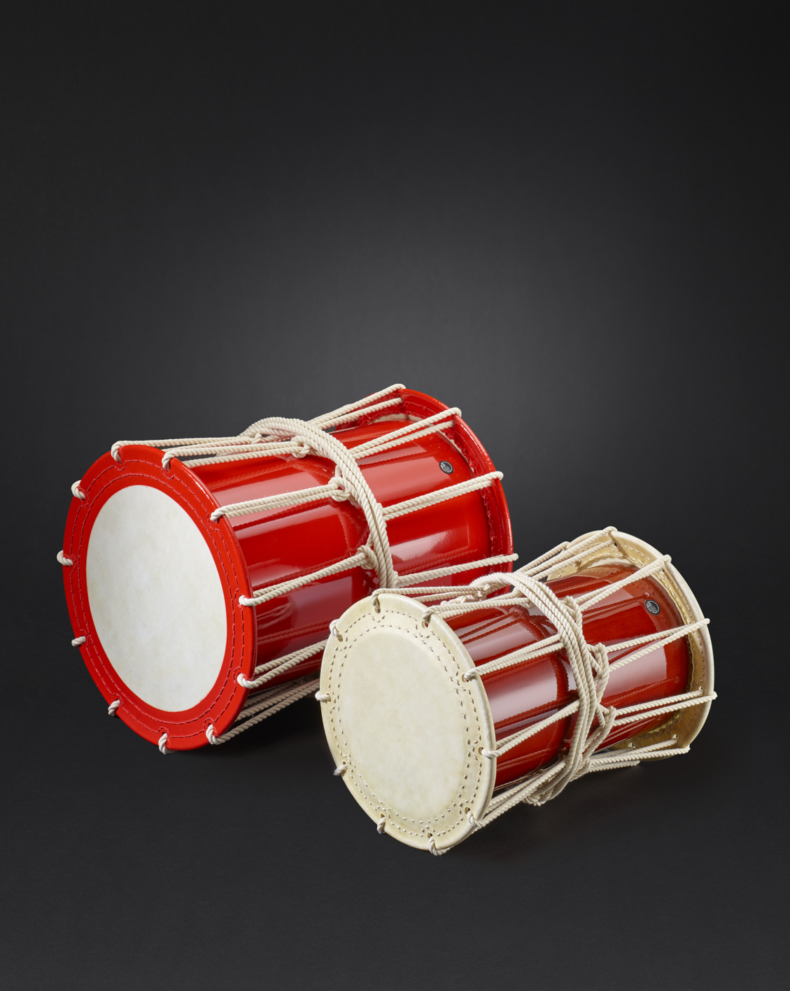 Katsugi-Daiko drum in red 45cm (595) + GŌ Katsugi (550)
