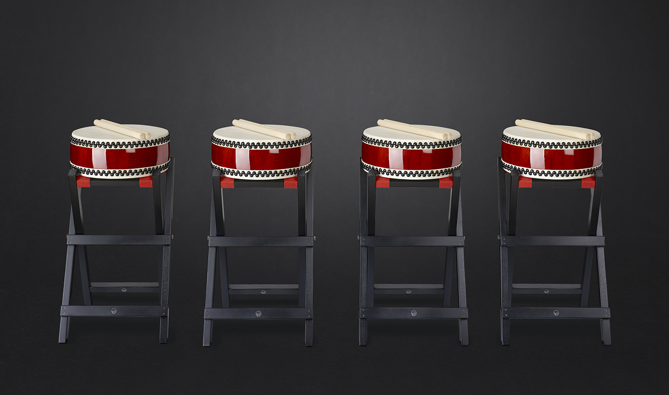 Small Hira-Daiko Classic drums 39cm/h:15cm  (red-brown) with X-stand  (399/165)